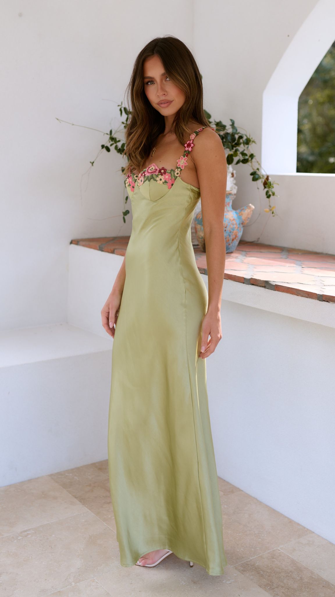 Carol | Kvinders Blomster Broderet Maxi Kjole med Elegant Flow