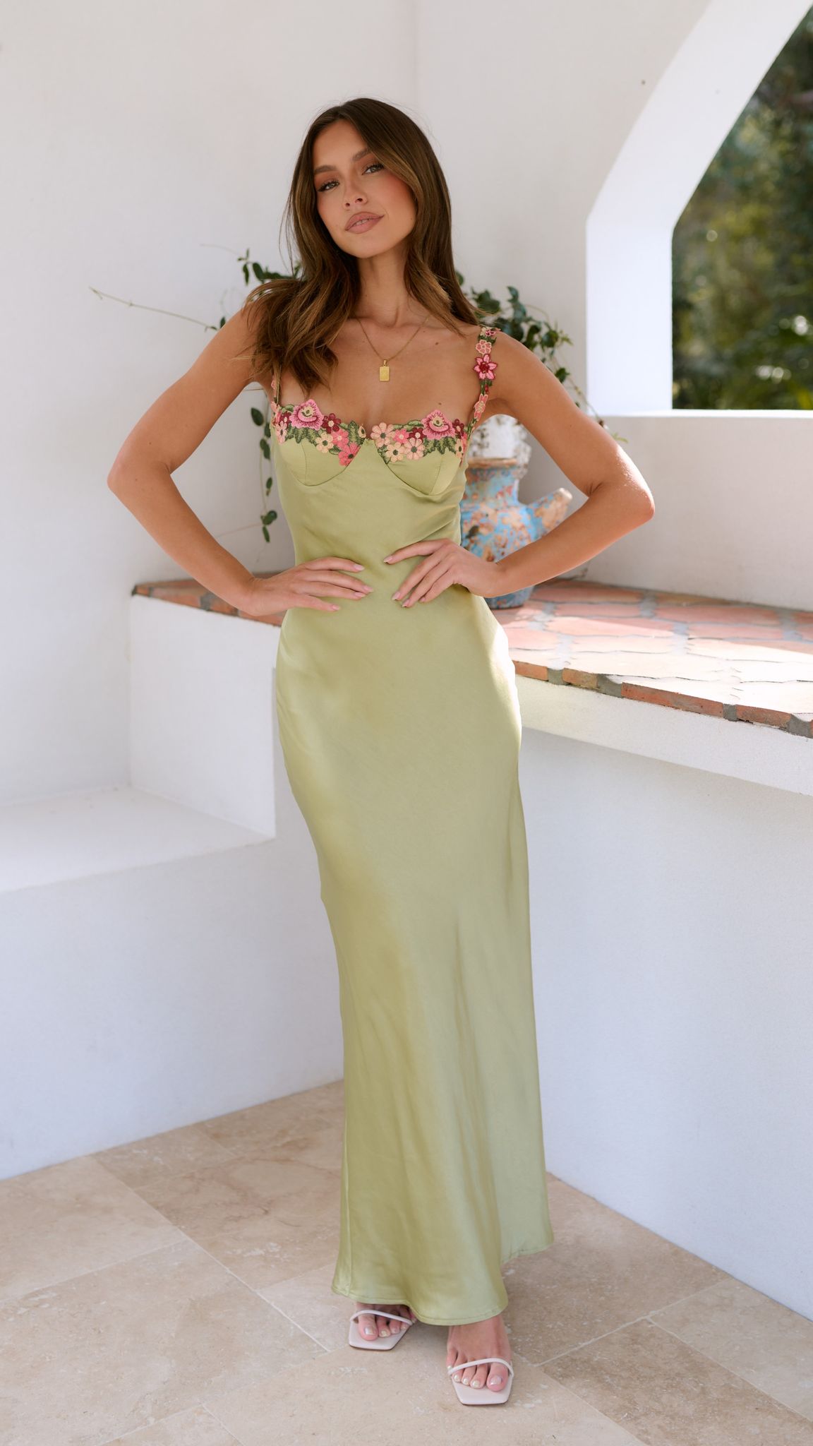 Carol | Kvinders Blomster Broderet Maxi Kjole med Elegant Flow