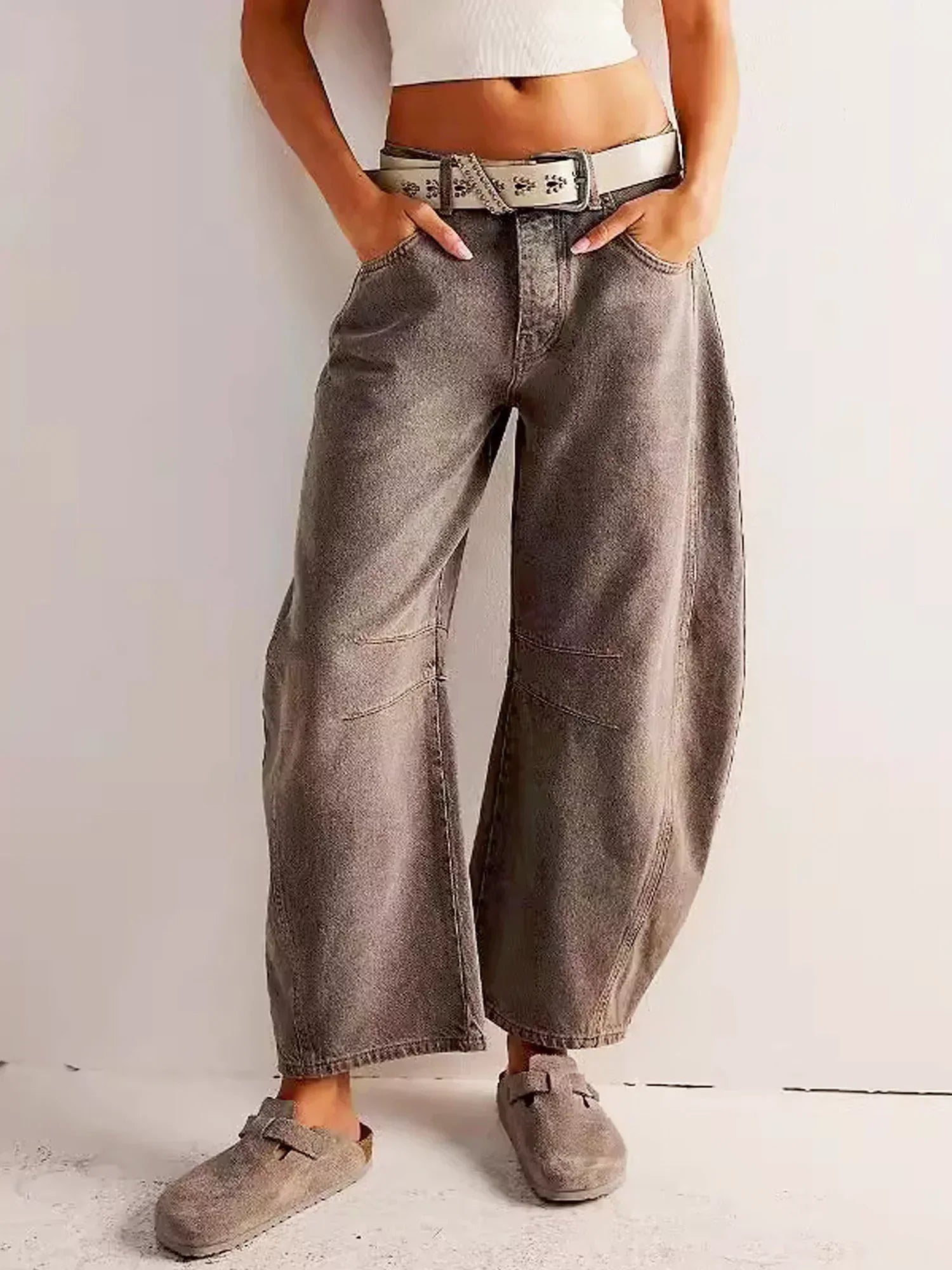 Dame Baggy Jeans Med Vidde Og Stærke Nuancer | Unik Stil