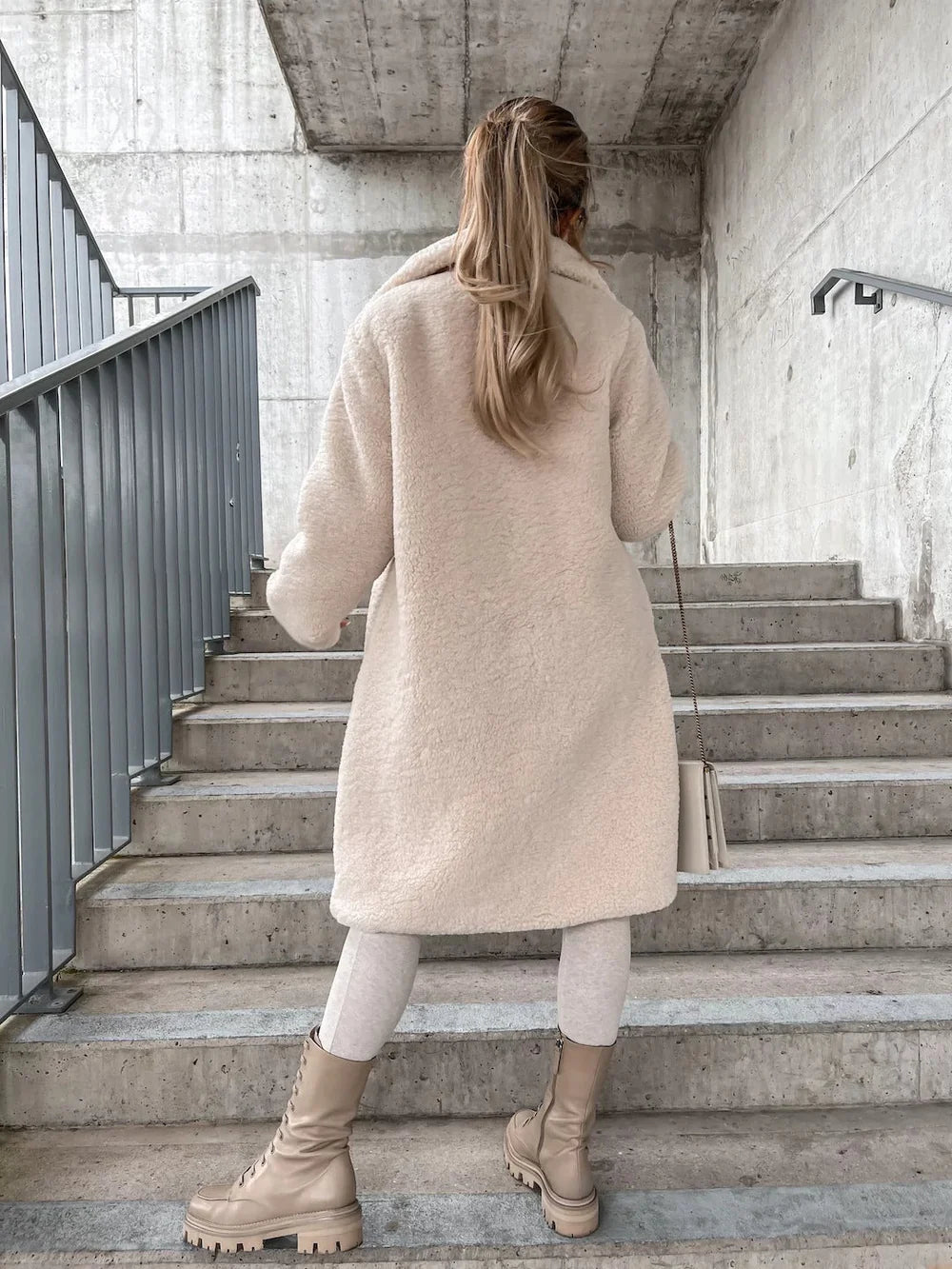 Dame Lang Frakke | Teddylook med Knapper