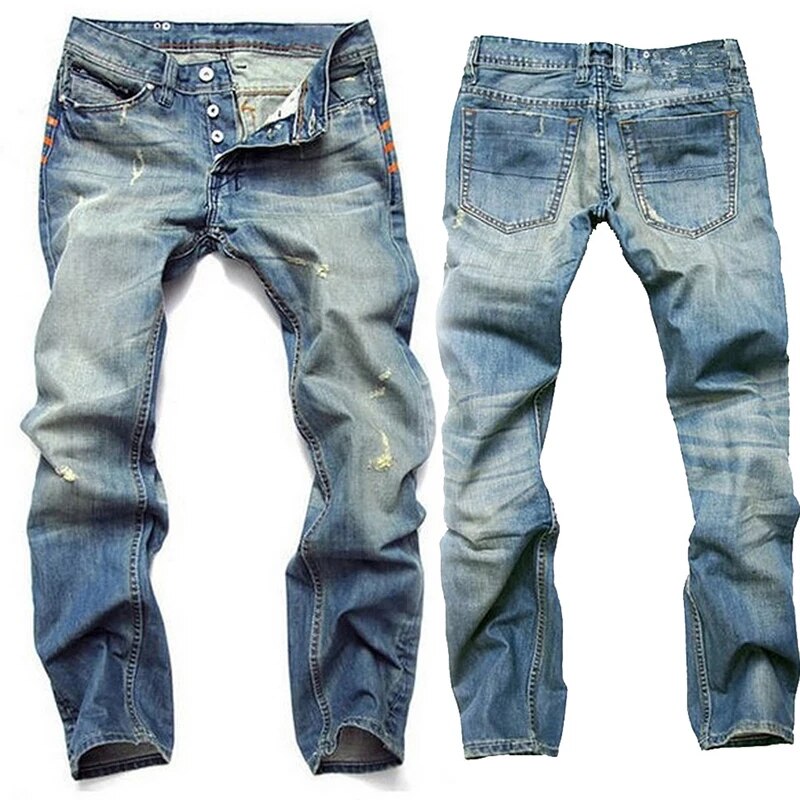 Let Herrejeans Med Knaplukning Og Slidte Detaljer